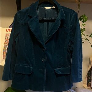 Women's Halogen Button Front
Corduroy Quarter Sleeve Blazer
Jacket Size large.